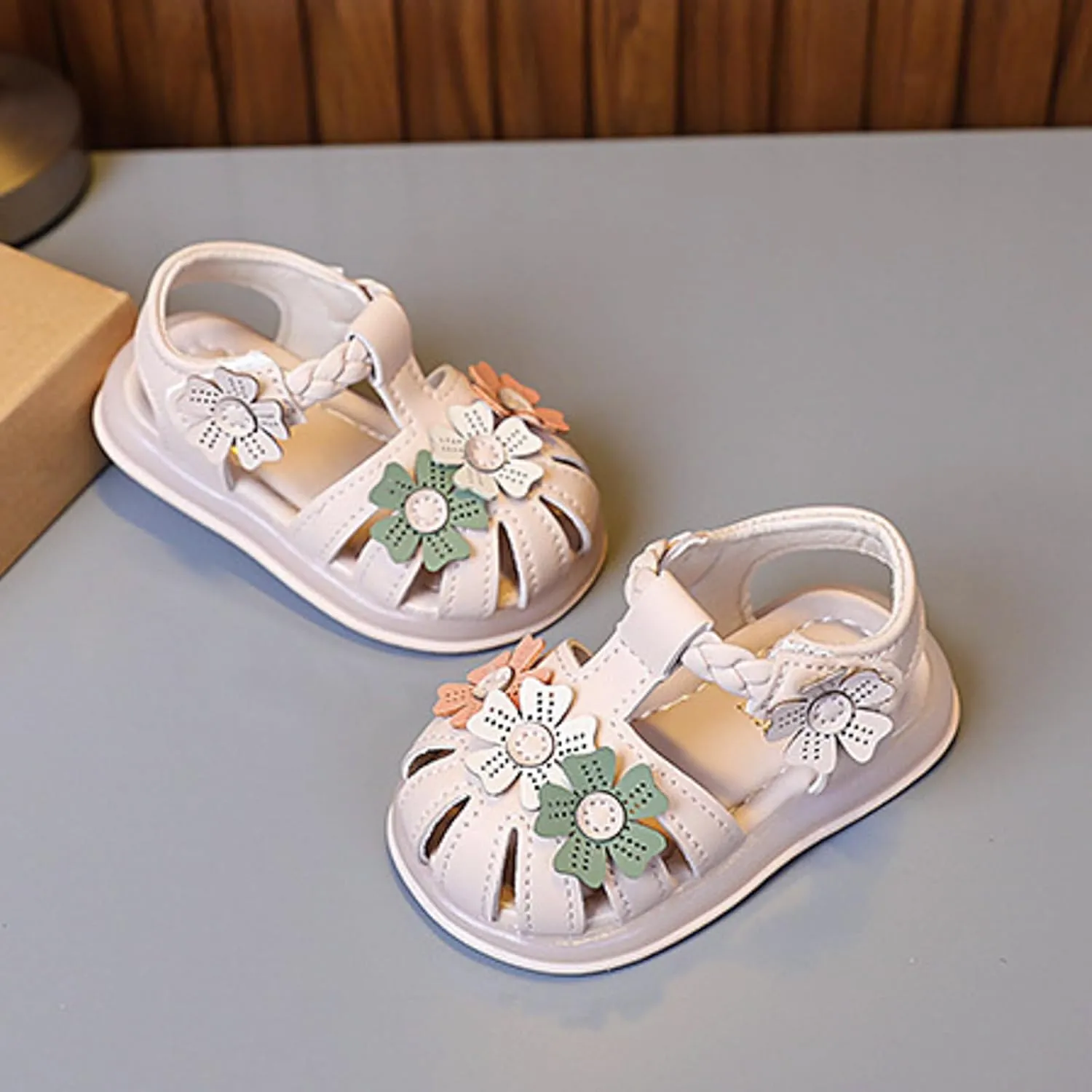 Baby Girls Light Up Sandals Infant Flower Closed Toe Soft Sole Princess Dress Flats Toddler First Walkers Crib Dress Shoes
