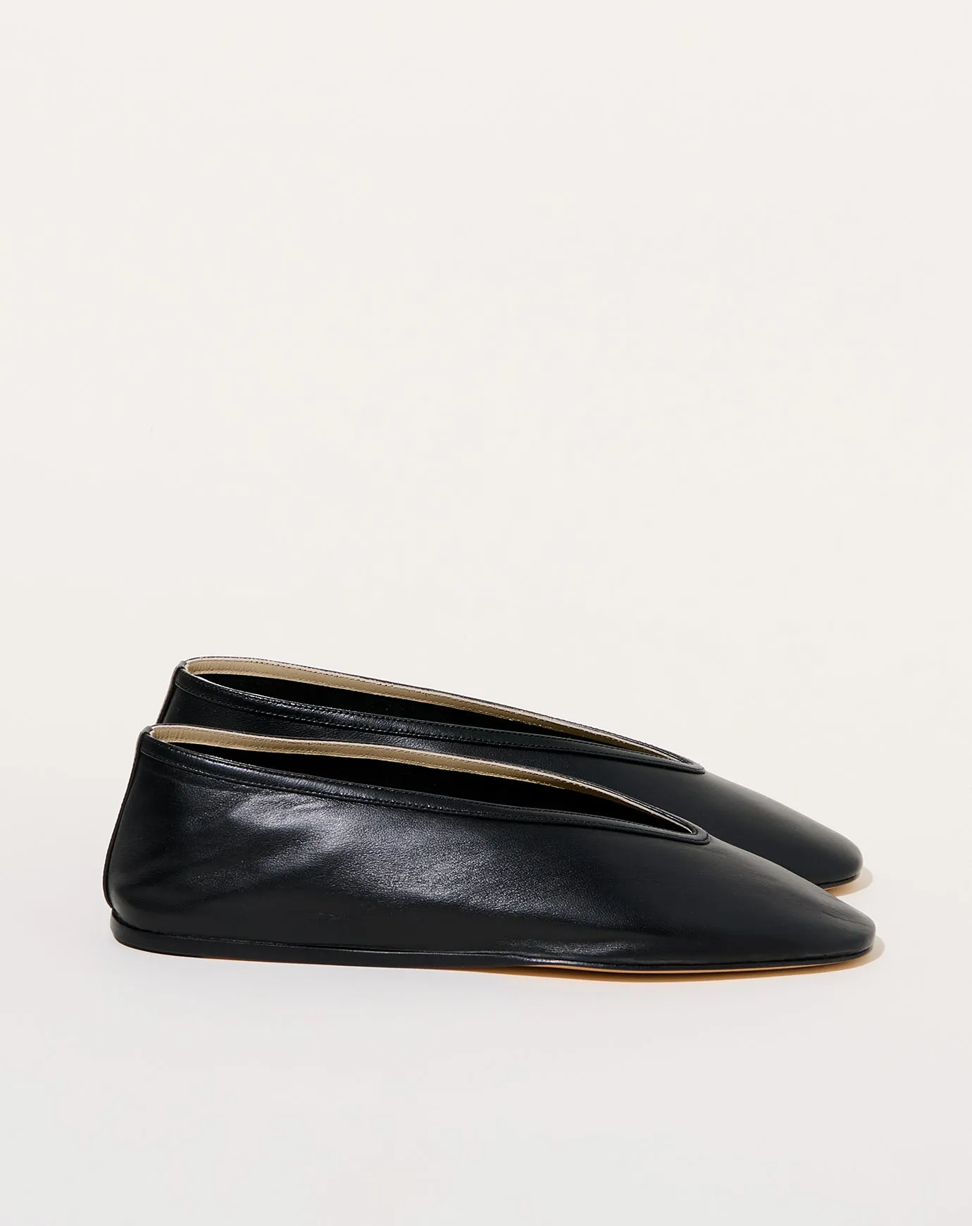 Luna Slipper in Black