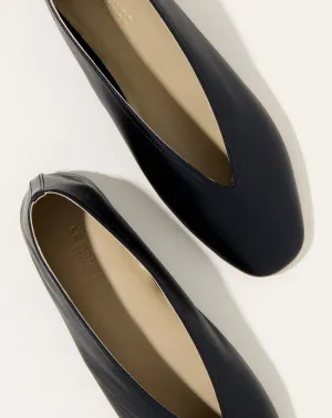 Luna Slipper in Black