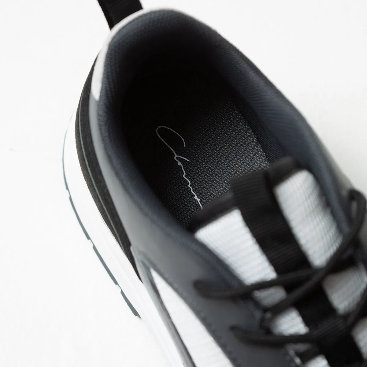Premium Tech Runner | White/Black